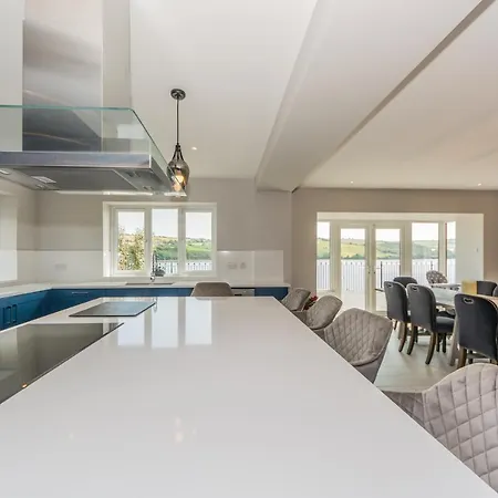Winward,Kinsale,Exquisite Holiday Homes 펜션 *